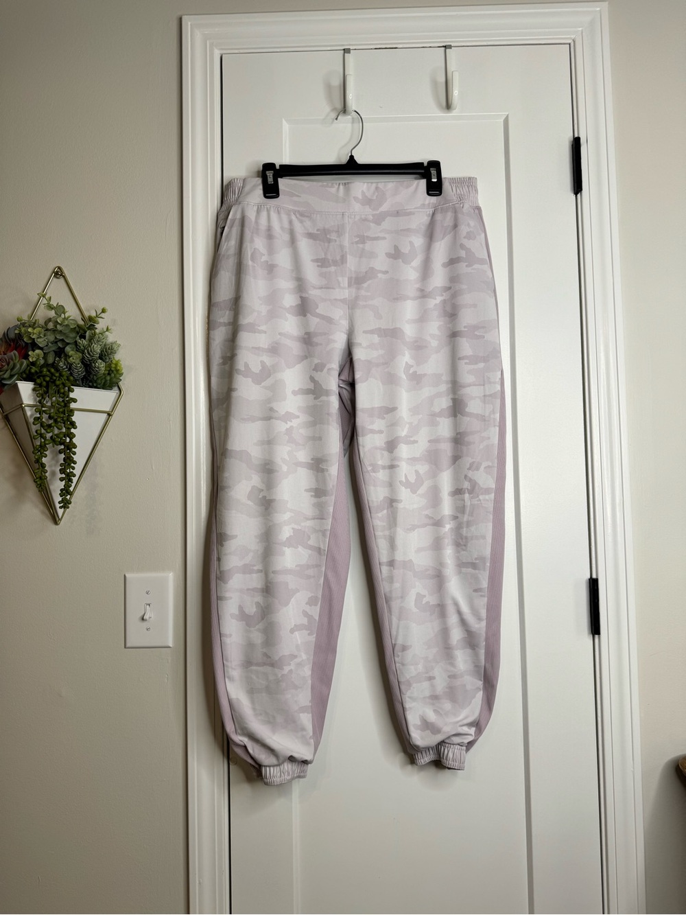 Athleta Brooklyn Lined Camo Jogger
